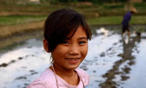 12岁女孩体内长头发,为什么女孩子到了12岁会变得成熟?