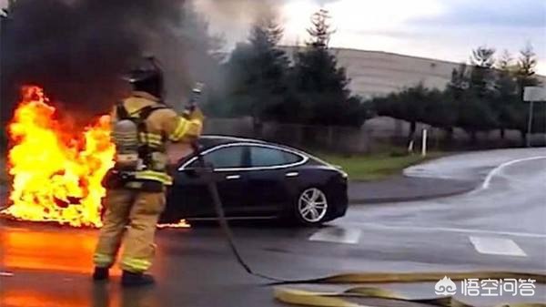 上海展览中心起火,上海特斯拉车库自燃起火，官方回应称正核实情况, 你怎么看？