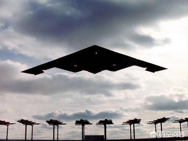 美第2架B-21轰炸机,美国B-21轰炸机服役后，B2将会怎么办？