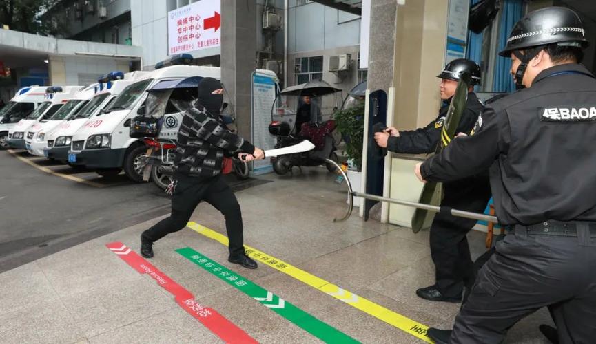 内蒙古辟谣持刀伤人,内蒙古辟谣持刀伤人视频