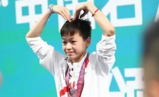 全红婵苏炳添合影,为什么苏炳添杨倩的代言不断，而大家最喜欢的全红婵没有代言？