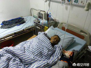 男子持铁锤砸死路人,男子持铁锤砸死路人视频