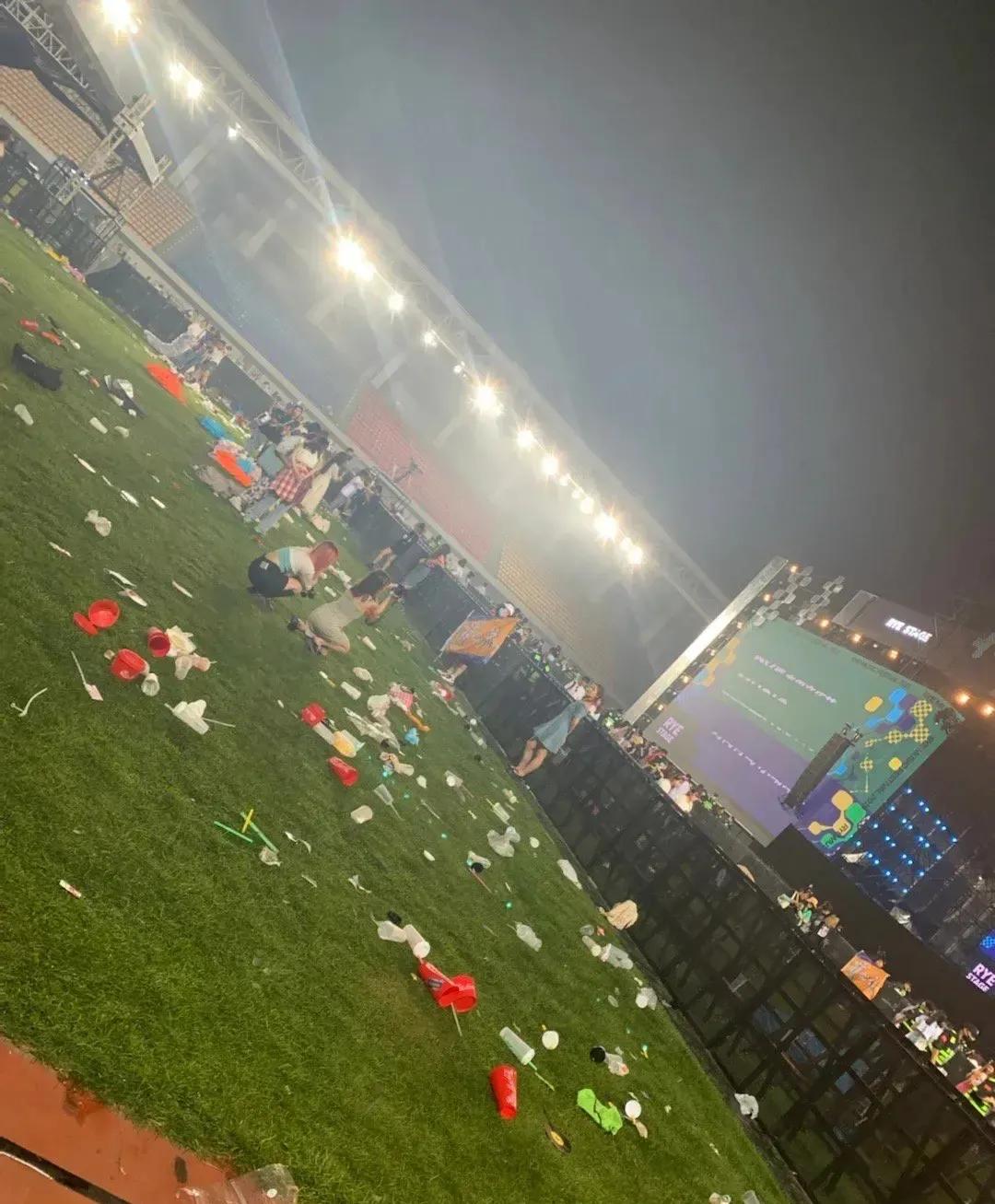安徽一音乐节满地泥,青岛麦田音乐节狂欢过后垃圾遍地，是主办方之责还是观众没素质？