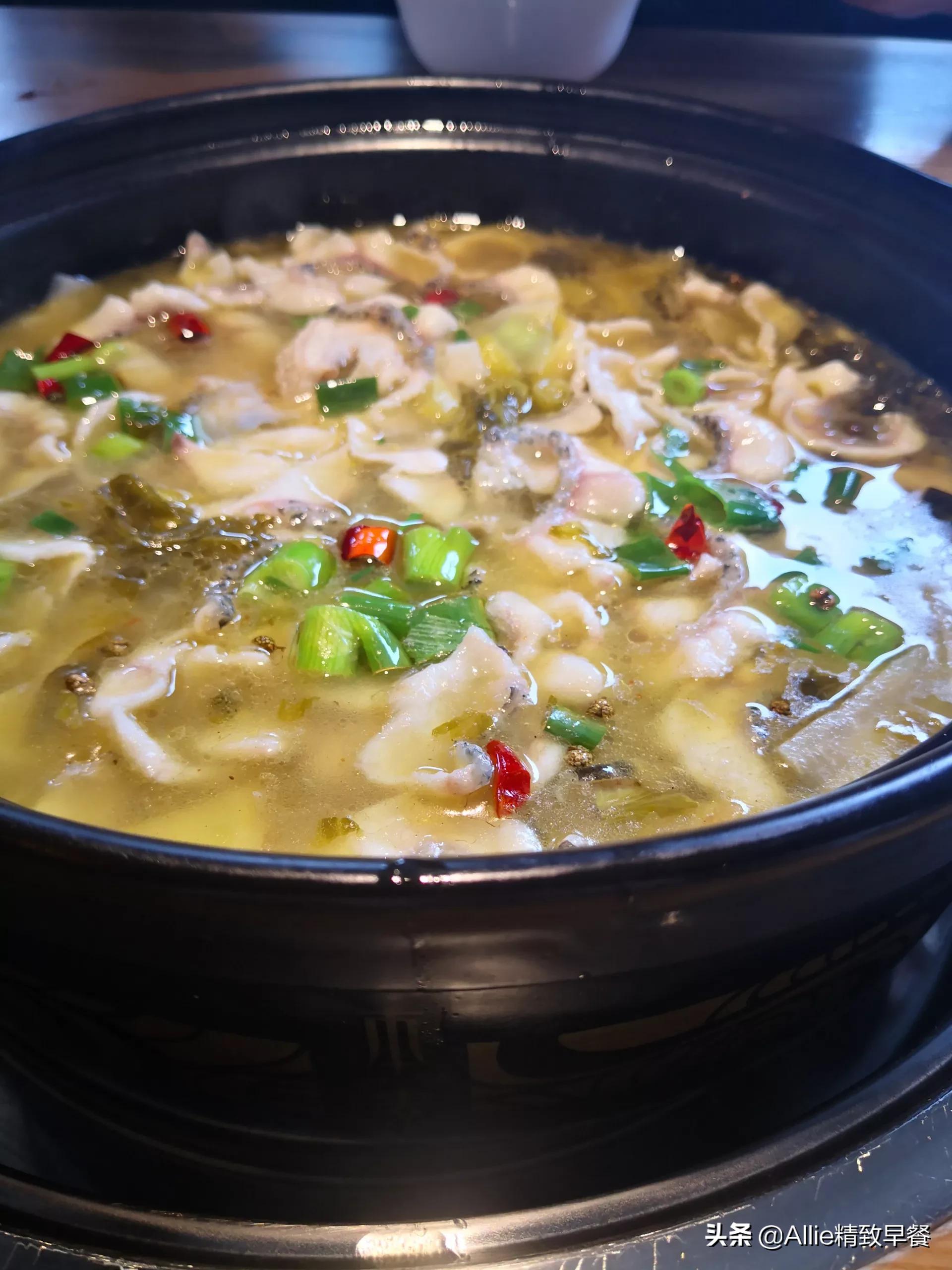 太二酸菜鱼没人吃了,九江太二酸菜鱼贵吗？