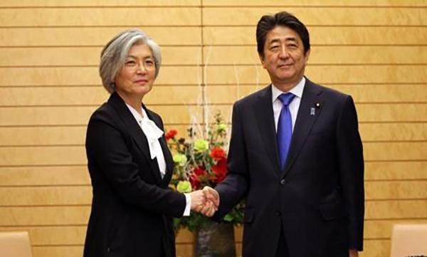 韩国外长将17日访华,韩国女外长向安倍发出访韩邀请，日本为什么不接茬？
