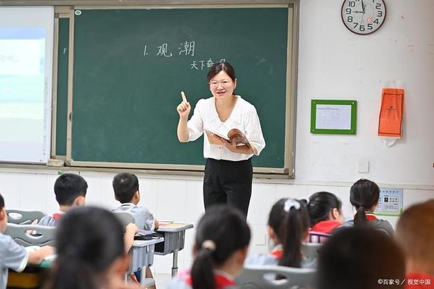 退休老师成了香饽饽 ,教师职业为何成为毕业生追逐的“香饽饽”?