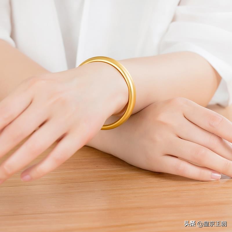 金价狂飙金饰也要涨,一口价黄金会随着金价浮动改变吗? 金价狂飙金饰也要涨,一口价黄金会随着金价浮动改变吗?