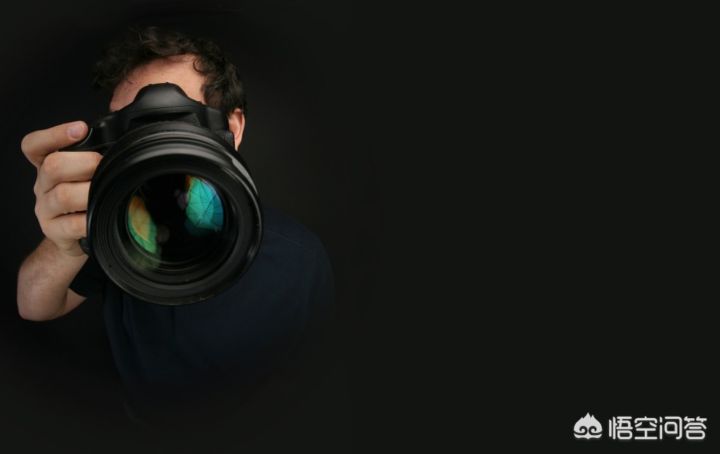 免费拍照取照片20元,进农村给老人免费照相然后收取相框钱，能挣钱吗？你怎么看这种行为？