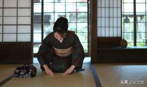 日本民众斥人体实验,感觉日本人经常跪坐着，难道他们不累吗？这样健康吗？