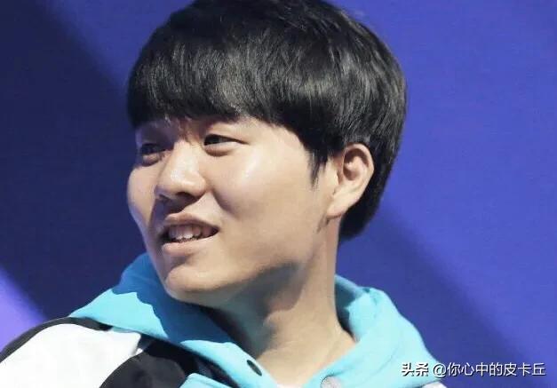 韩93岁娃娃脸女校长,Rookie回韩国直播，校长为其送上重礼，看到22w金额后所有人不淡定了，你怎么点评？