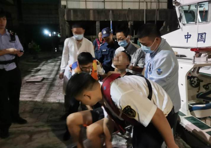 知男友已婚跳江轻生,安徽一名小伙与女友闹分手,一时想出跳江自杀的念头,你是怎么看这样的行为的?