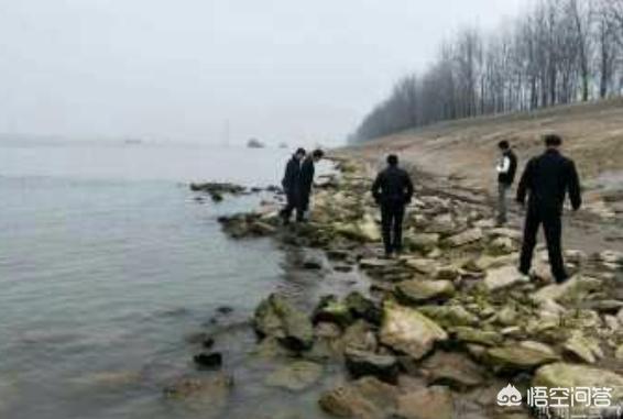 知男友已婚跳江轻生,安徽一名小伙与女友闹分手,一时想出跳江自杀的念头,你是怎么看这样的行为的? 知男友已婚跳江轻生,安徽一名小伙与女友闹分手,一时想出跳江自杀的念头,你是怎么看这样的行为的?