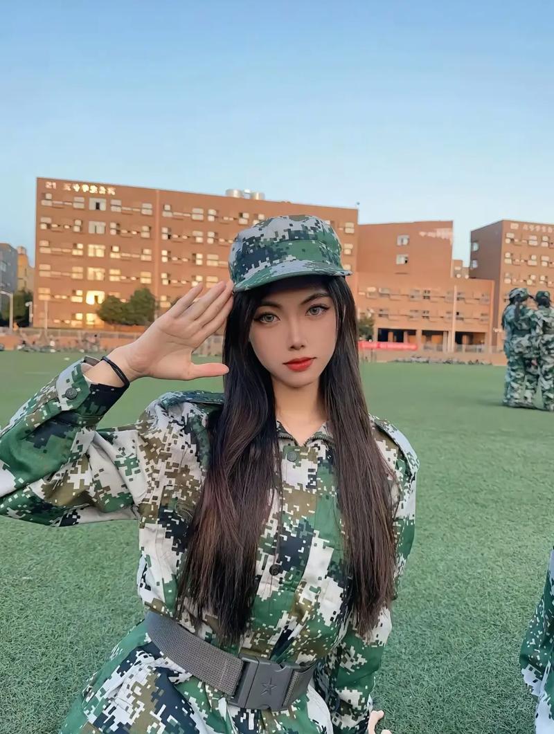 大一女生军训身亡,大一收军训费吗?