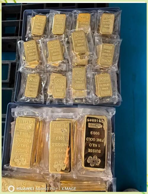 小伙路边捡百万金条,一斤的黄金有100万吗?