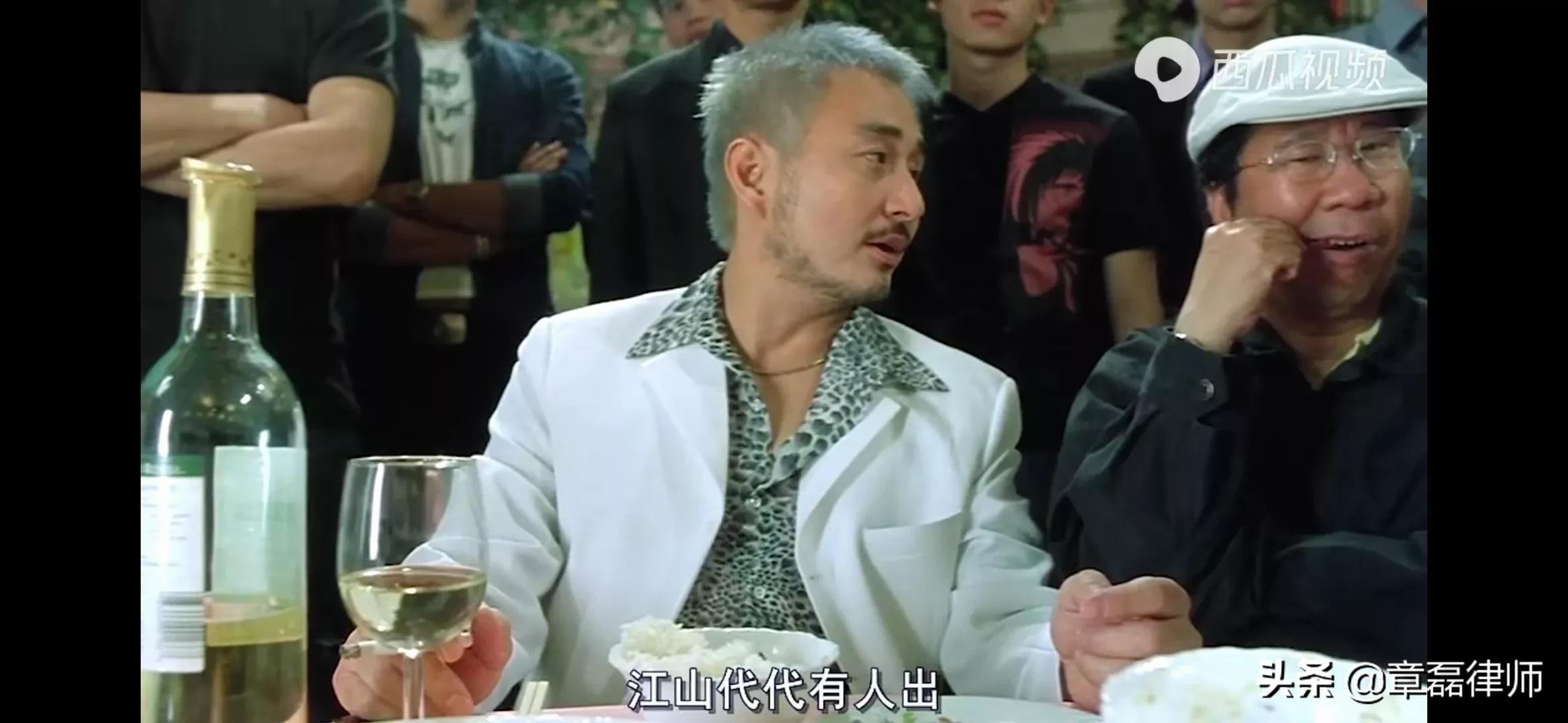 女子被前男友骗30万,被前男友骗了三十万，删我转帐记录聊天记录撕了欠条，后面我报警没有立案，但在警方有口供笔录，可起诉吗？