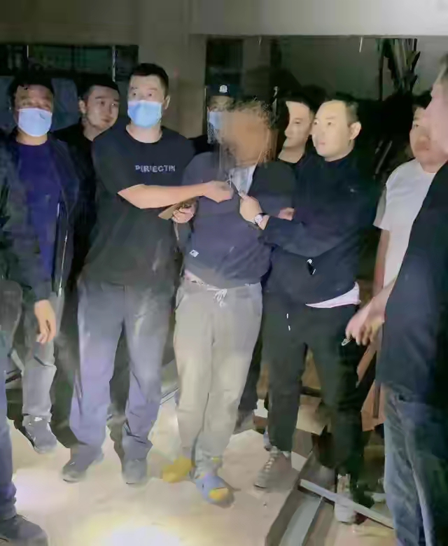 冰柜藏女儿尸体20年,面对前妻对女儿殴打辱骂，前夫将其掐死并藏入冰柜，会怎么判刑？