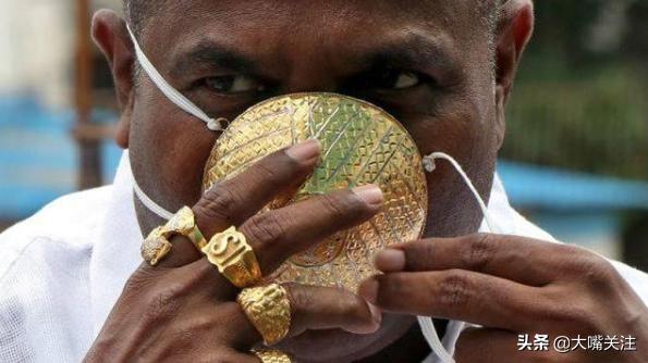 打造20斤重黄金礼服,印度富翁“花式炫富”,打造一个黄金口罩,对此你怎么看? 打造20斤重黄金礼服,印度富翁“花式炫富”,打造一个黄金口罩,对此你怎么看?