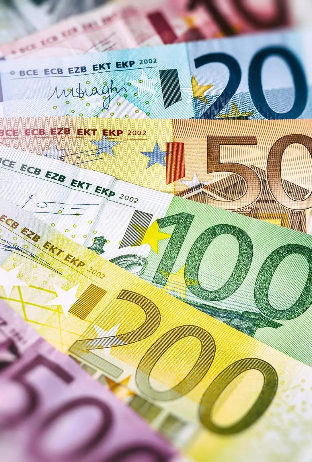 专业技术人才超8千万,假如银行工作人员拉到千万存款，能够获得多少提成？