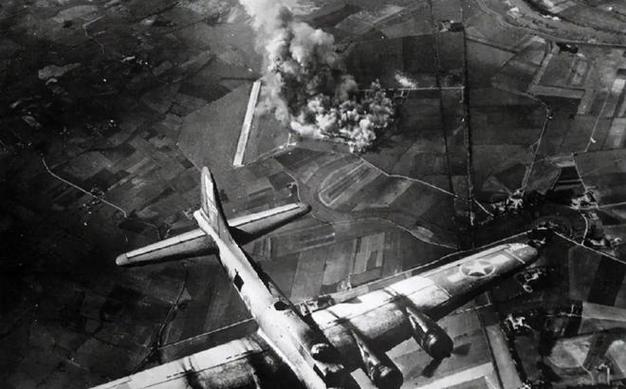 美国试射核导弹,美国在日本投原子弹以后怎么飞回去的?