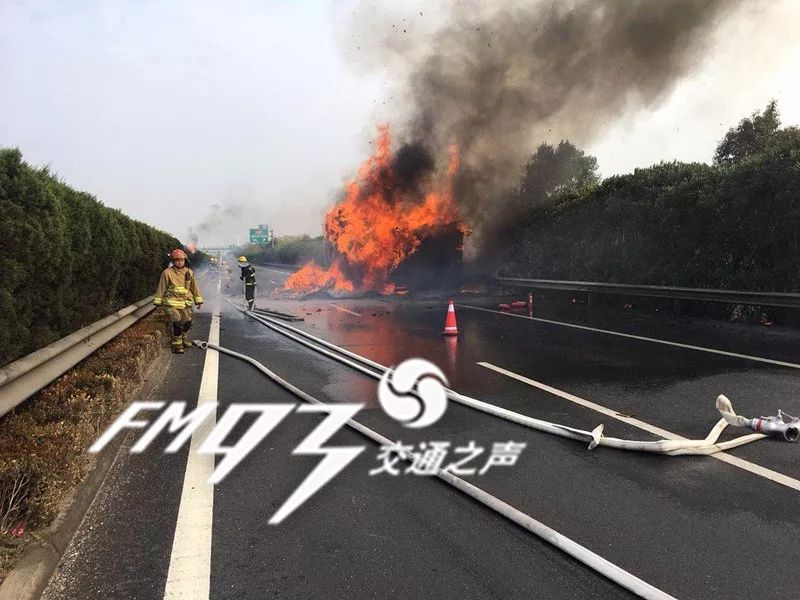 20吨快递葬身火海,双11快递货车在浙江高速上起火，4500多件快递“葬身火海”，这该谁负责？