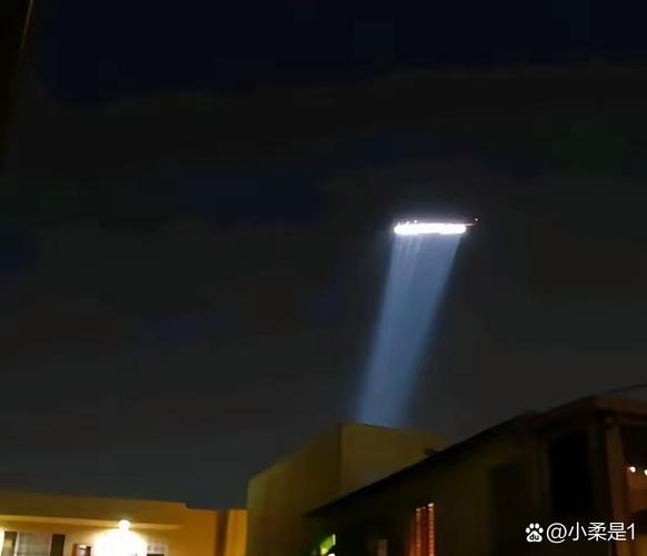 美国疑现黑色UFO,美国首次发布UFO调查报告,是中国“黑科技”?还是外星飞行器?