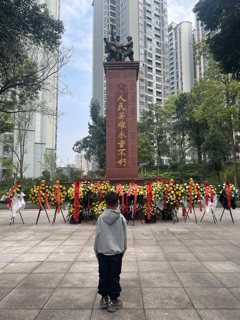 瞻仰人民英雄纪念碑,去烈士陵园应该是用瞻仰还是参观?