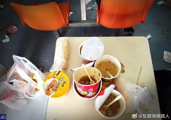 服务区全是泡面人,高速服务区有热水泡面吗?