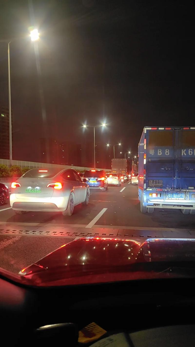 提前出发堵在路上,国庆提前一天走不堵文案?