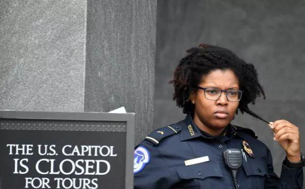 美国联邦政府关门,特朗普发布行政令,宣布美联邦政府将于12月24日关门,会不会加剧特朗普执政危机?