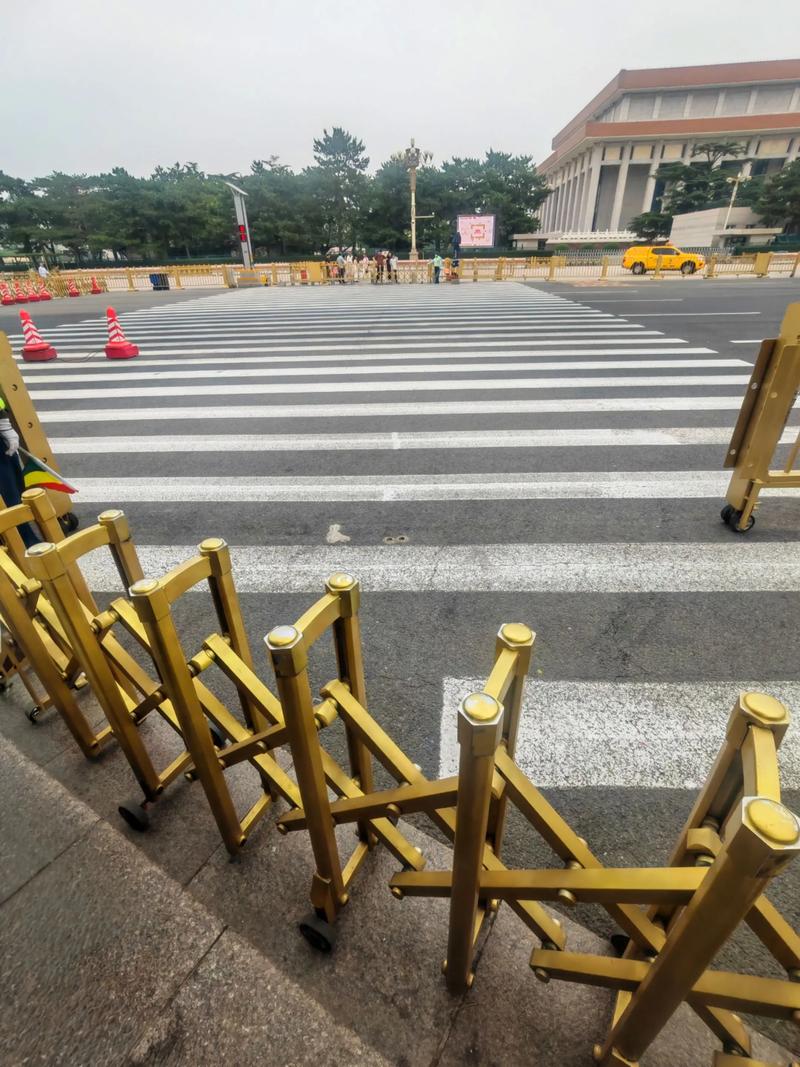 瞻仰人民英雄纪念碑,瞻仰纪念碑为什么按顺时针?