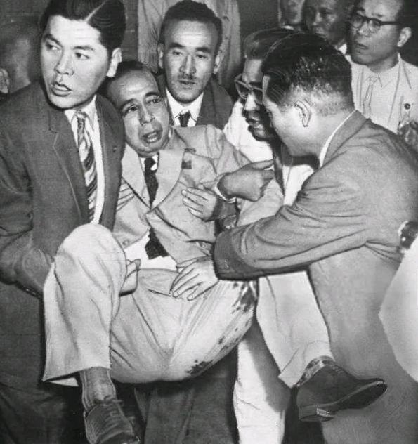 男孩枪杀亲人判100年,安倍晋三的袭击者会被判死刑吗？