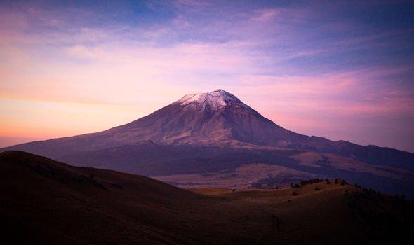 墨西哥疑现UFO舰队,墨西哥火山UFO舰队频频出入,真隐藏外星人基地? 墨西哥疑现UFO舰队,墨西哥火山UFO舰队频频出入,真隐藏外星人基地?