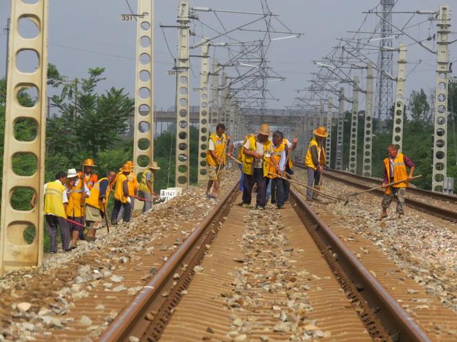 列车上铺跌落砸伤人,从火车上铺摔下来,铁路局承担责任吗?