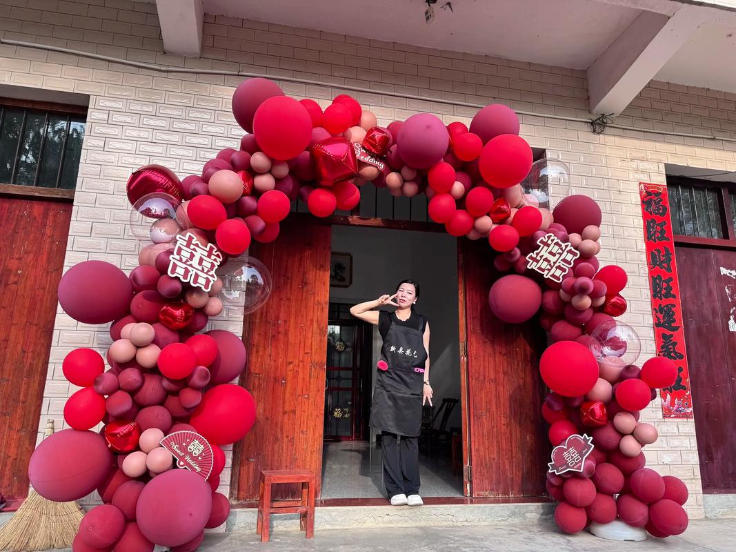 8场婚礼共用一个拱门,结婚典礼汽拱门横幅怎么写?