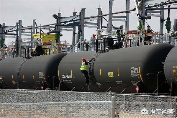 乌克兰制裁俄罗斯,为何在戒严令到期之际，俄罗斯宣布对乌克兰实施新制裁，是惩罚，还是提出警告？