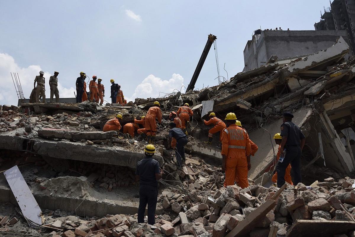 学校建筑物倒塌事故,学校坍塌造成学生伤亡谁负责?