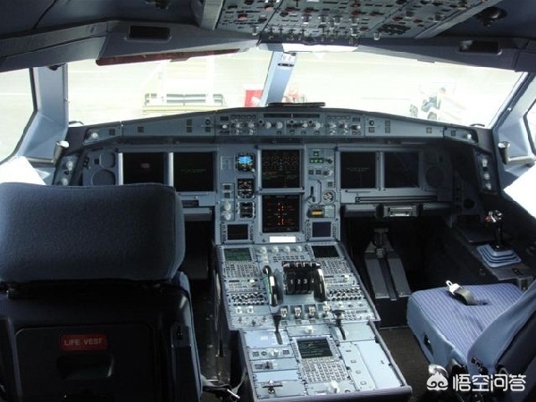 美国机场无空管值守,美航一工程师偷飞机导致飞机被拦截后坠毁，从机场偷飞机到底有多难？