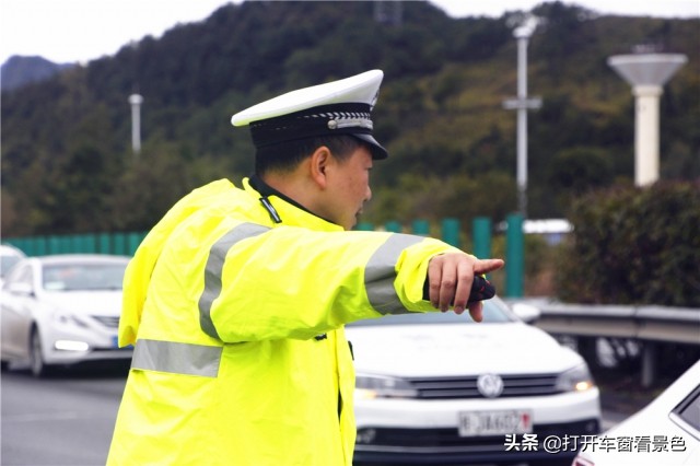 36车道挤满返程大军,沪渝高速迎来返程高峰，部分路段应急车道可通行, 你怎么看？