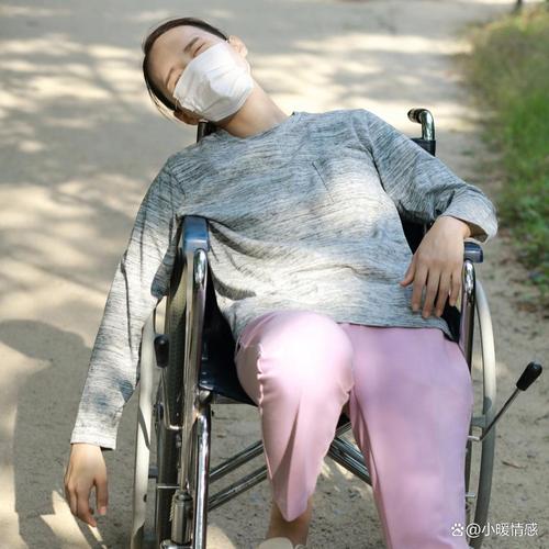 害怕丢工作活埋儿子,58岁儿子嫌弃瘫痪母亲将其活埋,照顾年老的父母你有多少耐心?