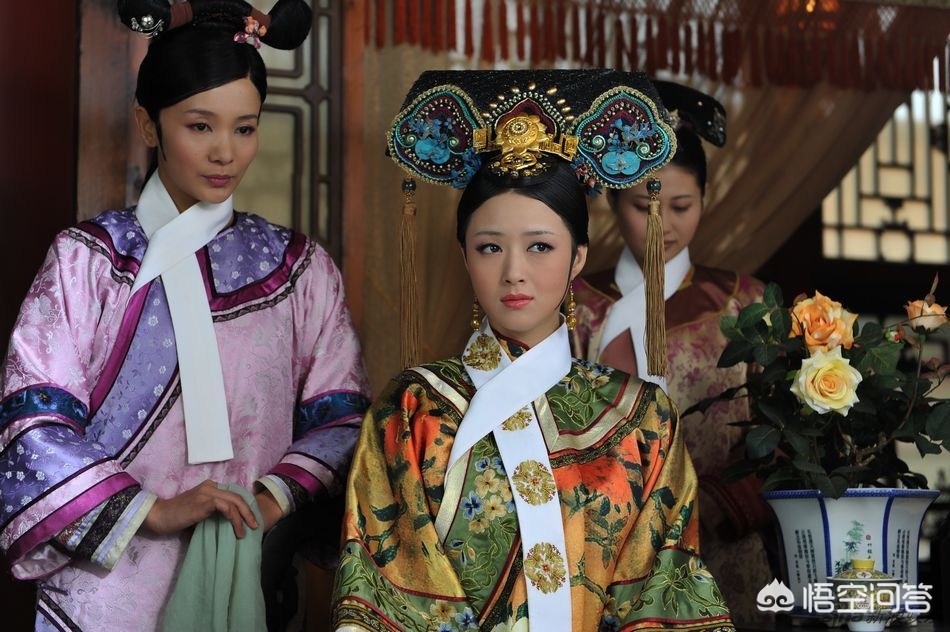 男子回应名字叫甄嬛,华妃能逼得皇后哑口无言，面对甄嬛的回击，为何却直接接不上话？