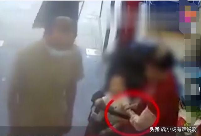 婴儿12克金手镯被偷,买一个黄金手镯送给婴幼儿一般买多少克的？