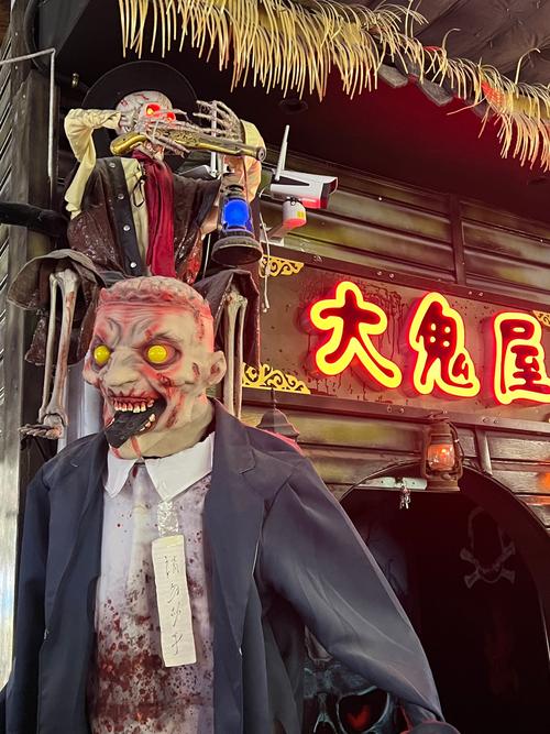 女子迪士尼鬼屋吓死,迪士尼有鬼屋吗?