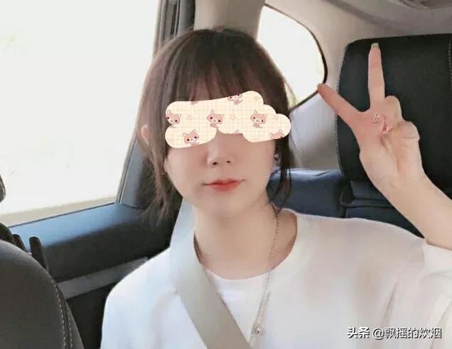 女子持刀行凶致死,女子拿刀吓唬男友过程中,失手刺向自己胸口死亡,事件有哪些疑点?男友是否需要承担法律责任? 女子持刀行凶致死,女子拿刀吓唬男友过程中,失手刺向自己胸口死亡,事件有哪些疑点?男友是否需要承担法律责任?