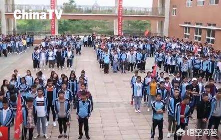 要求学生砸毁手机,河南南阳某中学对不交手机的学生没收手机并砸毁,作为家长你会支持学校这样做吗? 要求学生砸毁手机,河南南阳某中学对不交手机的学生没收手机并砸毁,作为家长你会支持学校这样做吗?