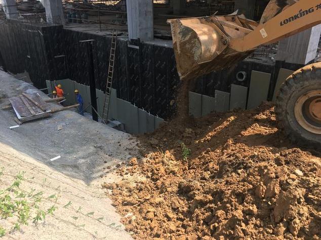 挖地下室致32户开裂,挖地下室会破坏地基吗