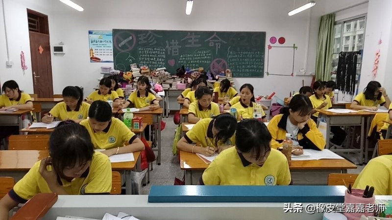 南宁一医院有人坠楼,南宁一年轻女子莫名坠楼,经抢救无效身亡, 你怎么看? 南宁一医院有人坠楼,南宁一年轻女子莫名坠楼,经抢救无效身亡, 你怎么看?