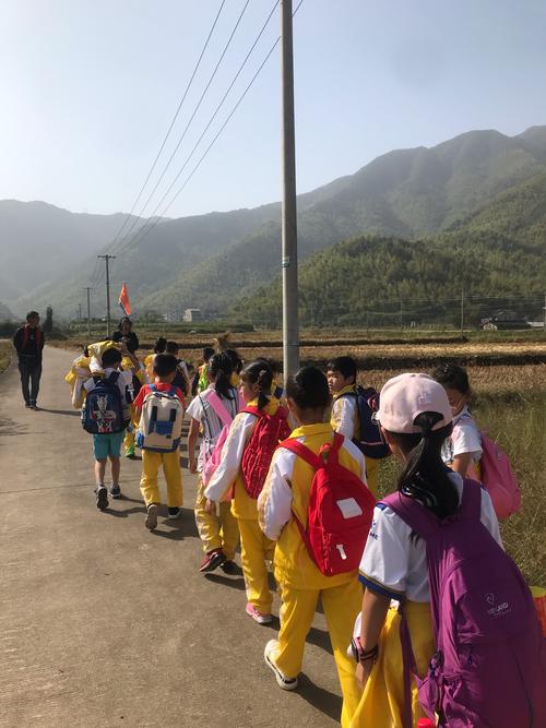 辞职带儿子徒步千里,研学团徒步千里至天水怎么报名?