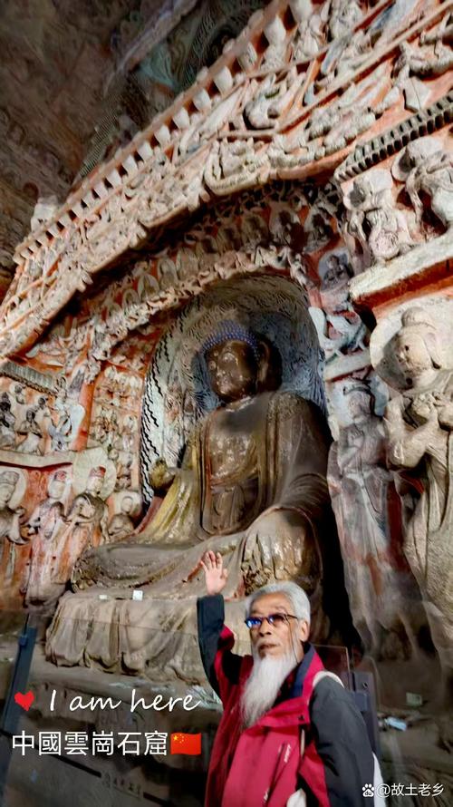 石窟大佛前办时装秀,云冈石窟前三大佛?