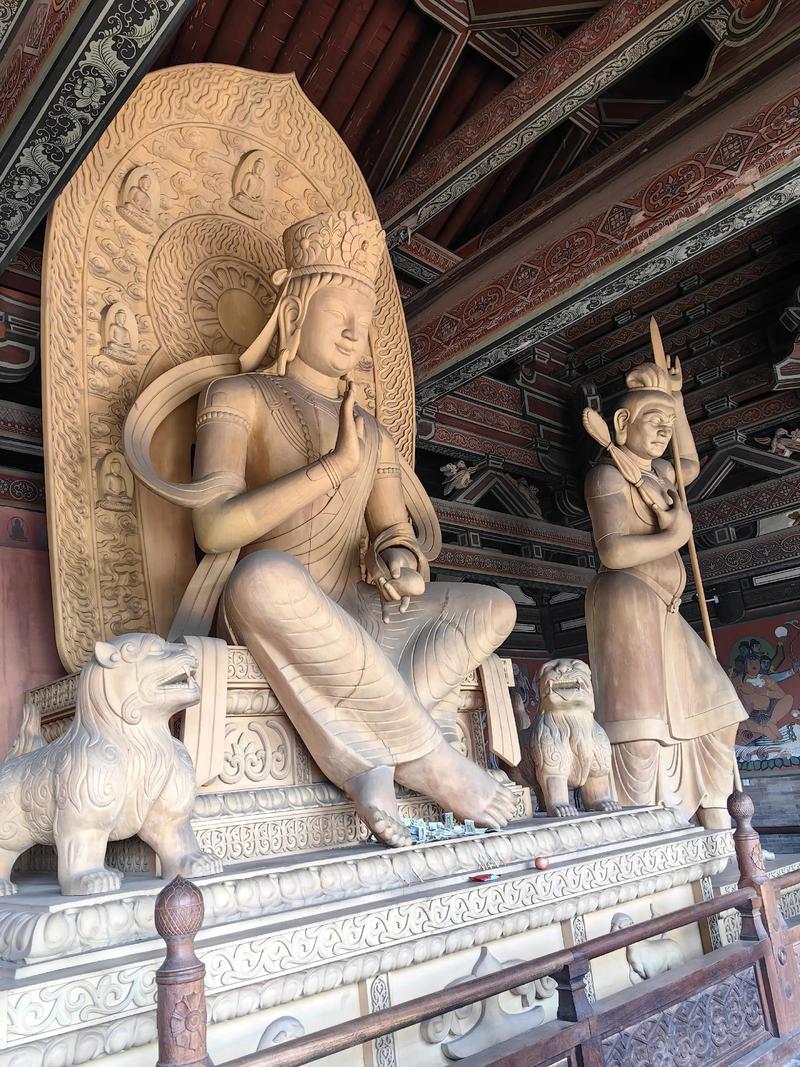 石窟大佛前办时装秀,云冈石窟大佛下巴哪儿去了?