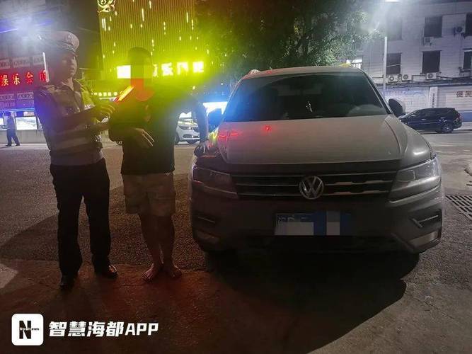 买购物卡被民警猛追,大足区:男子酒驾遇检查弃车逃跑,警察误以为是逃犯猛追致其跌入水田, 你怎么看?